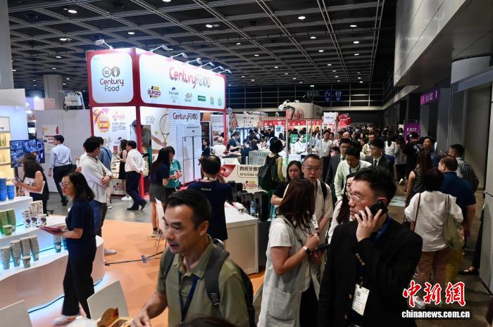 香港餐饮展开幕“炒菜机器人”吸睛